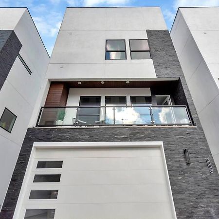 The Suite Spot! Downtown Skyline Views! Sleeps 12 Houston Exterior photo